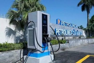 Các doanh nghiệp tăng tốc phủ trạm sạc trên cao tốc