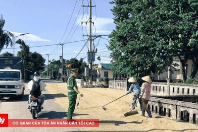 Khi lòng đường trở thành sân phơi