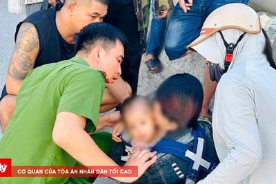 Kịp thời ngăn người phụ nữ bế con nhỏ định nhảy cầu