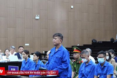 Cựu Thứ trưởng Nguyễn Bá Hoan thừa nhận nhận hơn 5,7 tỷ đồng, xin lại tiền dư để trả nợ