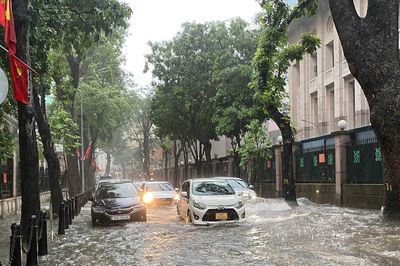 Dự báo thời tiết 18/8: Miền Bắc hứng mưa lớn dữ dội, nguy cơ ngập úng