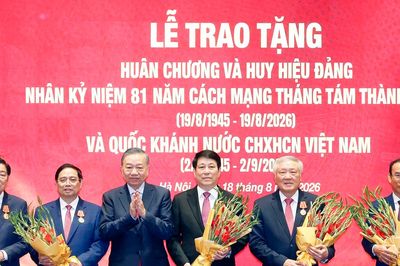 5 nguyên ủy viên Bộ Chính trị nhận Huân chương Hồ Chí Minh