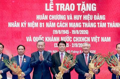 5 nguyên ủy viên Bộ Chính trị nhận Huân chương Hồ Chí Minh