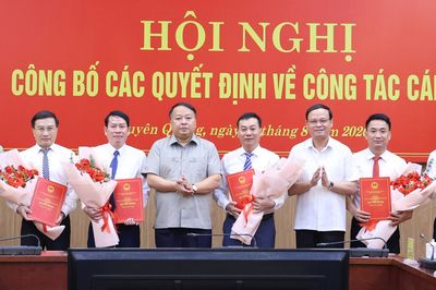 4 cán bộ Tuyên Quang được luân chuyển nhận nhiệm vụ mới