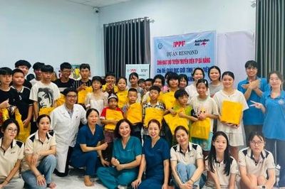 Trao kiến thức, trao yêu thương đến trẻ em đường phố Đà Nẵng