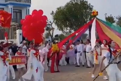 Xuất hiện clip nghi thức Đội 'biến tấu', phản cảm tại Nghệ An
