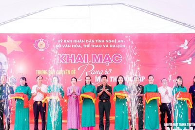 Khai mạc trưng bày chuyên đề 'Rạng rỡ mùa Thu Độc lập'