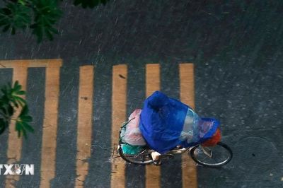 Thời tiết ngày 18/8: Miền Bắc mưa lớn, Trung Bộ nắng nóng trên 36 độ C
