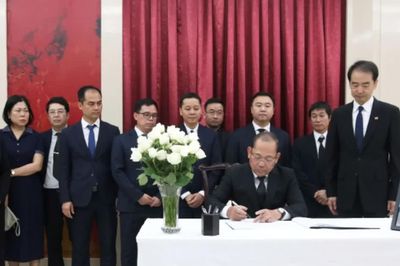 Đoàn đại biểu UBTW MTTQ Việt Nam viếng nguyên Thủ tướng Trung Quốc Chu Dung Cơ