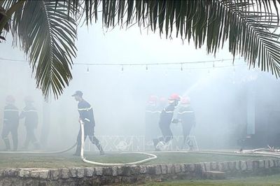 Khống chế nhanh vụ cháy tại khu dịch vụ ven biển ở Tuy Hòa