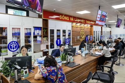 Một năm vận hành chính quyền địa phương 2 cấp ở Hà Nội: Làm hết việc, không làm hết giờ