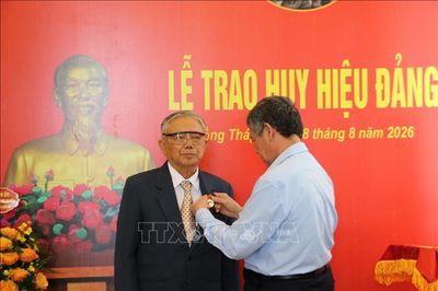 Đảng viên cao niên tiếp tục đóng góp cho sự phát triển của địa phương