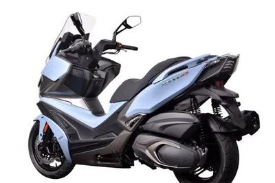 Xe tay ga đường trường 400cc, trang bị tiên tiến, giá hơn 180 triệu đồng