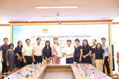 Trao kỷ niệm chương 'Vì sự nghiệp Nông nghiệp và Môi trường' cho chuyên gia JICA