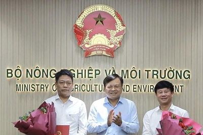 Bộ Nông nghiệp và Môi trường công bố các quyết định điều động, bổ nhiệm cán bộ lãnh đạo, quản lý