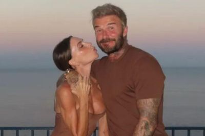 Victoria Beckham khoe dáng với váy xuyên thấu