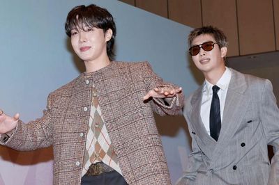 RM và J-Hope (BTS) đối mặt làn sóng chỉ trích
