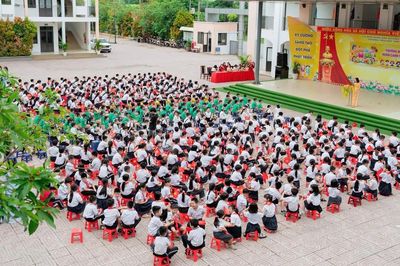 Cô giáo vận động tiền trang trí lớp vào tài khoản cá nhân: Nhà trường nói gì?