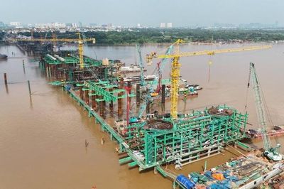 Đại công trường cầu Trần Hưng Đạo ngày đêm bứt tốc, sẵn sàng lắp dựng vòm thép vô cực