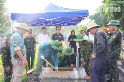 Lấy mẫu hài cốt liệt sĩ tại Nghĩa trang Liệt sĩ quốc tế Đồng Tâm
