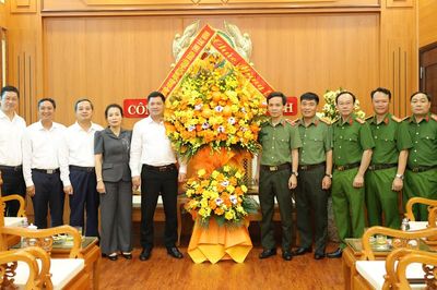 Bí thư Tỉnh ủy Nguyễn Hồng Thái thăm, chúc mừng lực lượng Công an tỉnh nhân ngày truyền thống