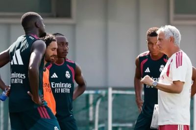 HLV Jose Mourinho tái thiết Real Madrid với sơ đồ 4-2-3-1 và dàn 6 tân binh đắt giá trước mùa giải mới