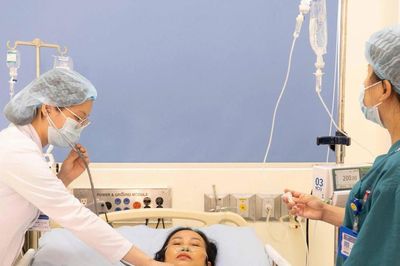 Cứu sống người phụ nữ sốc nhiệt sau nhiều giờ đốt rẫy