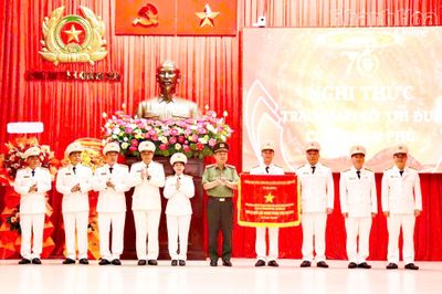 Kỷ niệm 81 năm Ngày truyền thống lực lượng Công an nhân dân (19-8-1945 - 19-8-2026) và 21 năm Ngày hội Toàn dân bảo vệ an ninh Tổ quốc: "Lá chắn thép" trên trận tuyến chống tội phạm kinh tế