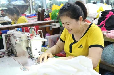 Giúp phụ nữ yếu thế vươn lên
