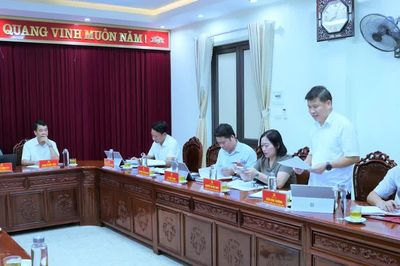 Đoàn công tác của Ban Tuyên giáo và Dân vận Tỉnh ủy kiểm tra việc thực hiện dân chủ ở cơ sở tại xã Lục Yên