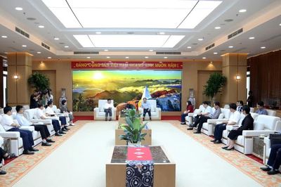 Bí thư Tỉnh ủy Dương Quốc Huy tiếp xã giao lãnh đạo Đại học Thái Nguyên