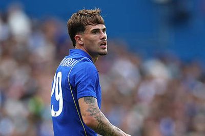 Pep Chavarria: Mảnh ghép chiến thuật âm thầm nhưng hoàn hảo của HLV Xabi Alonso tại Chelsea