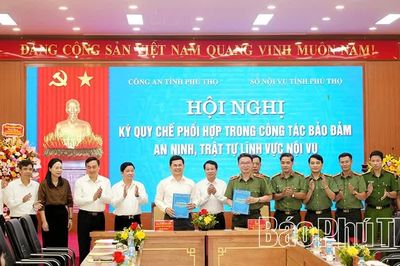 Ký Quy chế phối hợp trong công tác bảo đảm an ninh, trật tự lĩnh vực nội vụ