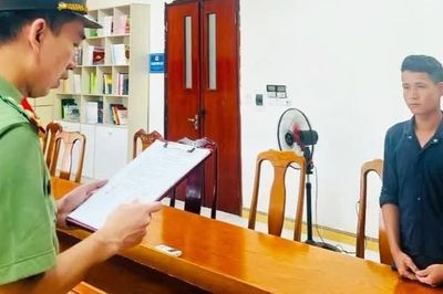 Khởi tố đối tượng tàng trữ trái phép vũ khí quân dụng