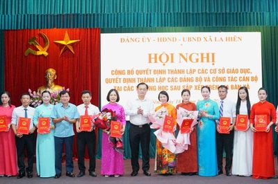 Công bố quyết định sắp xếp lại các đơn vị trường học trên địa bàn xã La Hiên