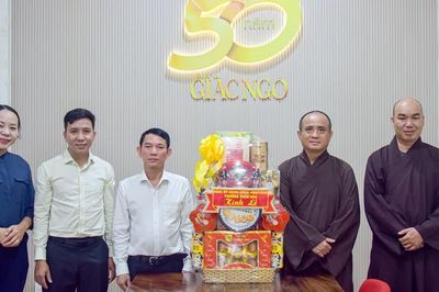 Bí thư Đảng ủy phường Xuân Hòa (TP.HCM) Mai Bá Trước thăm Báo Giác Ngộ nhân dịp Đại lễ Vu lan - Báo hiếu