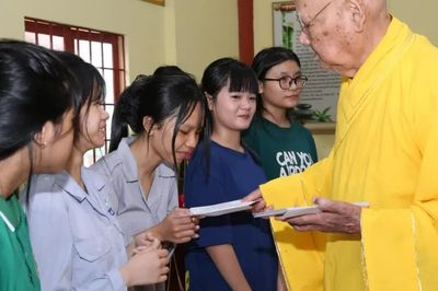 Chùa Chánh Thiên (TP.HCM) trao học bổng Chắp cánh ước mơ lần VII