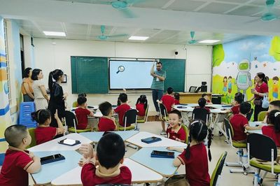 Đề xuất đánh giá trường học theo 3 mức độ khi đưa tiếng Anh thành ngôn ngữ thứ hai