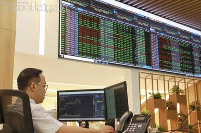 Chứng khoán ngày 18/8: VN-Index lấy lại sắc xanh, dòng tiền vẫn thận trọng
