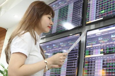 Chứng khoán phái sinh ngày 18/8: Dòng tiền chuyển dần sang hợp đồng tháng 9