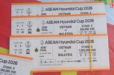 Giá vé trận Việt Nam gặp Malaysia tăng 2 triệu đồng/cặp