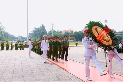 Công an phường Hà Đông báo công dâng Bác