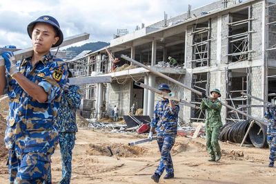 Lính Hải quân 3 ca 4 kíp trên công trường liên cấp biên giới