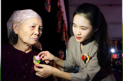 Truyện ngắn “bông hồng cài áo”