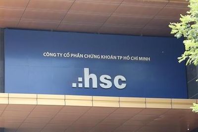 Chứng khoán HSC (HCM): Lãi bán niên tăng 35%, Tổng giám đốc nhận lương 800 triệu đồng mỗi tháng