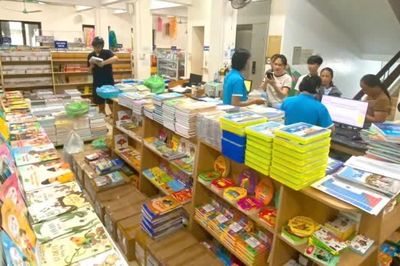 Sách giáo khoa trước thềm năm học mới: Thiếu cục bộ, phụ huynh không nên lo lắng