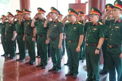 Đoàn công tác Quân ủy Trung ương, Bộ Quốc phòng dâng hương tưởng niệm Đại tướng Võ Nguyên Giáp tại Khu di tích QGĐB rừng Trần Hưng Đạo