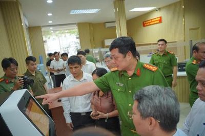 TPHCM sau một năm vận hành chính quyền địa phương 2 cấp:  Bài 2: Công an TPHCM luôn đi đầu trong công tác tinh giản bộ máy