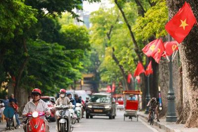 Phố phường Thủ đô rợp bóng cờ hoa, hướng về Đại lễ Quốc khánh 2/9