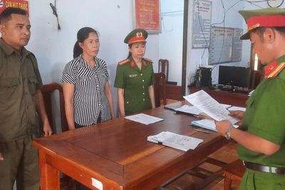 Một phụ nữ bị bắt xuất phát từ mâu thuẫn nói xấu con